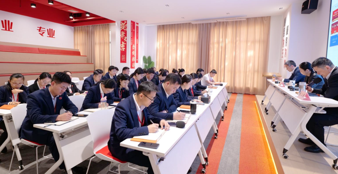 上海東方龍商務(wù)集團(tuán)召開一季度干部會議，剖析發(fā)展現(xiàn)狀，明確“奔跑二季度”沖刺方向
